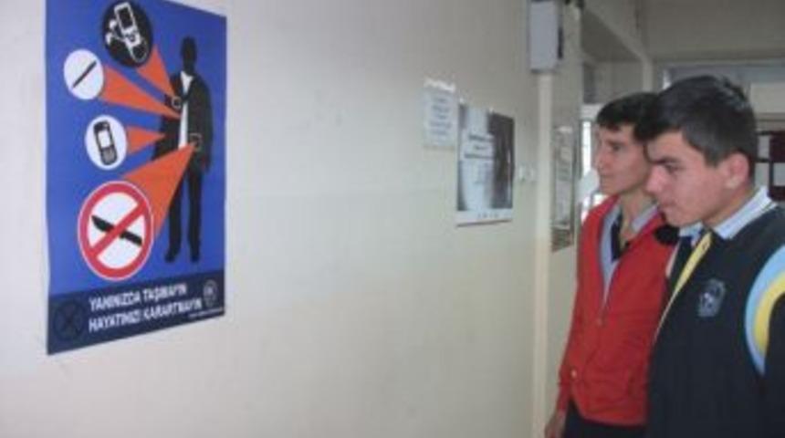 Afişle &ldquo;bı&ccedil;ak Taşınmaması&rdquo; Uyarısı