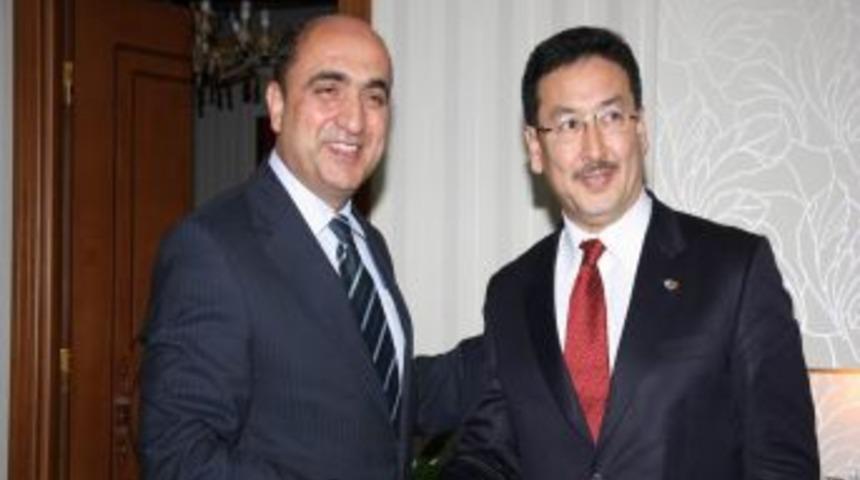 Doğu T&uuml;rkistan Heyeti Başkan Nevzat Palta&rsquo;yı Ziyaret Etti