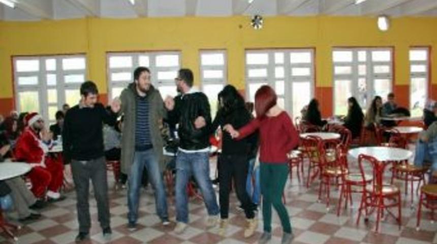 &Ouml;ğrencilerden Yeni Yıl Temalı G&ouml;steri