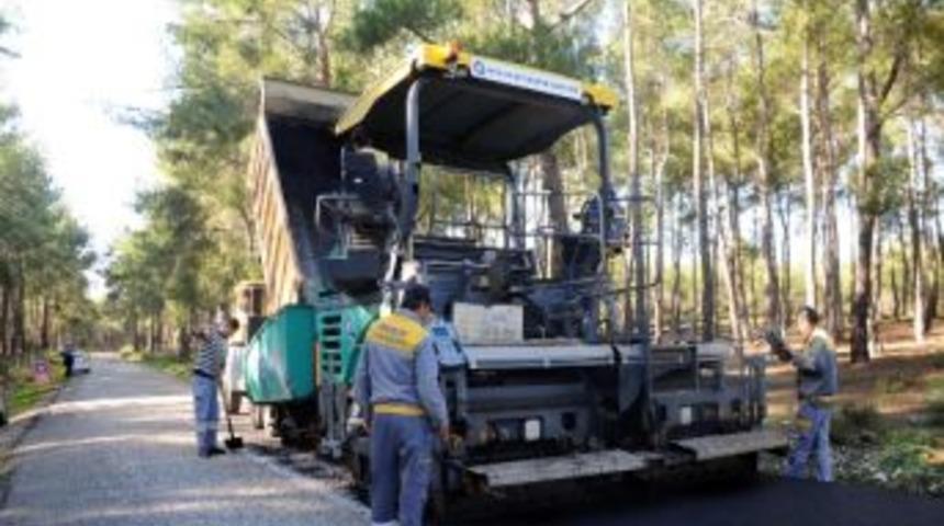 B&uuml;y&uuml;kşehir Belediyesi Yeni Mezarlık Yolu&rsquo;nu Asfaltlıyor