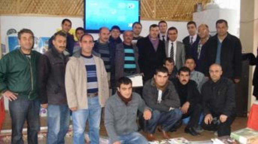 Bolvadin'de H&uuml;k&uuml;ml&uuml;ler '1.kitap Fuarı'nı Gezdi