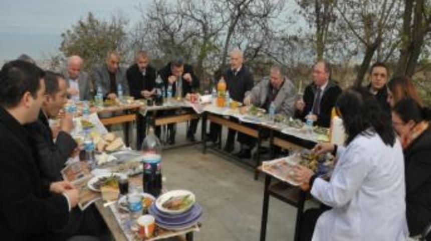 Okulda Hamsi Partisi