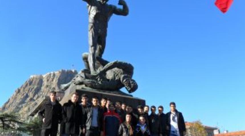 Akşehirli &Ouml;ğrenciler Afyonkarahisar'ı Gezdi