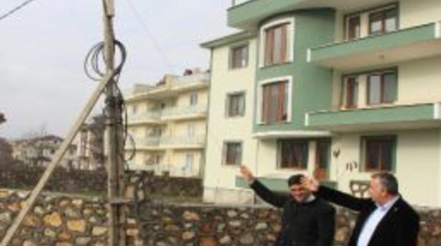 Uedaş Abonelik Vermeyince Kalas Direkler Dikerek Kendi Hatlarını &Ccedil;ektiler