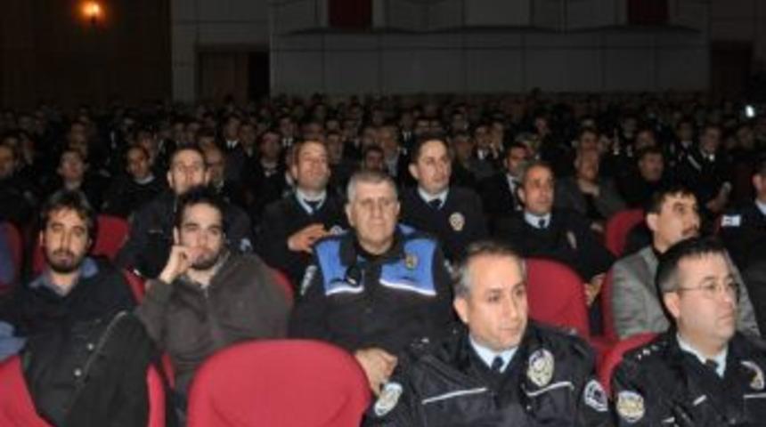 Polislere &lsquo;&rsquo;stresle M&uuml;cadele&rsquo;&rsquo; Semineri Verildi
