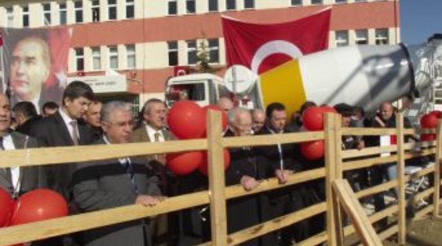 Şark&icirc;karaağa&ccedil; İmam Hatip Ortaokulu&rsquo;nun Temeli T&ouml;renle Atıldı