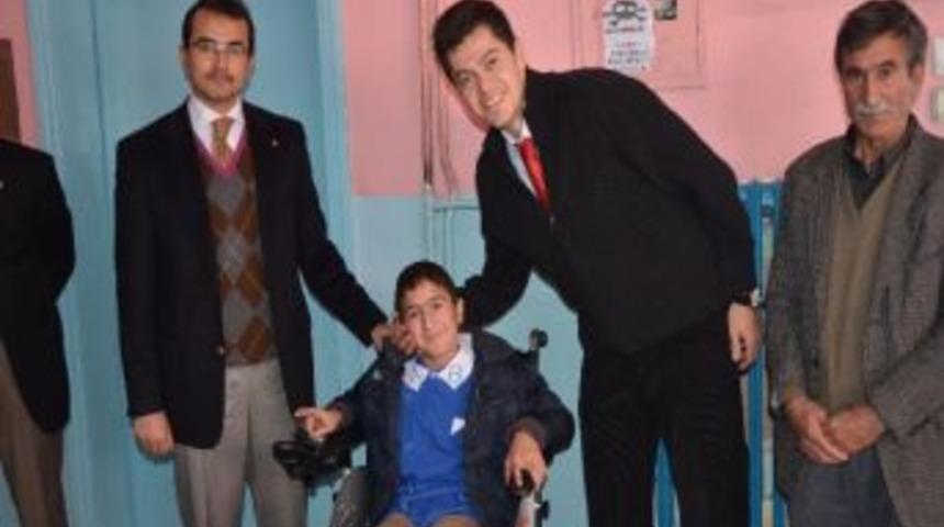 Diyadin Polisinden Engelli &Ouml;ğrenciye Ak&uuml;l&uuml; Sandalye