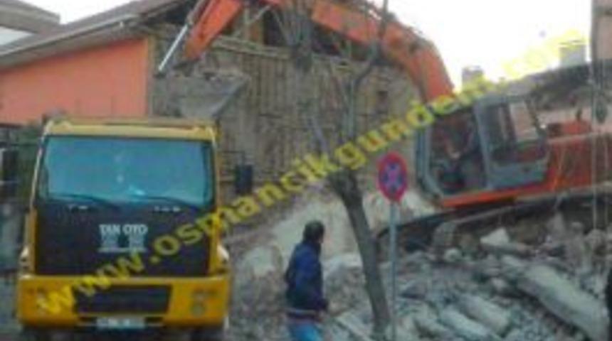 Osmancık&rsquo;ta ki metruk bina yıkıldı