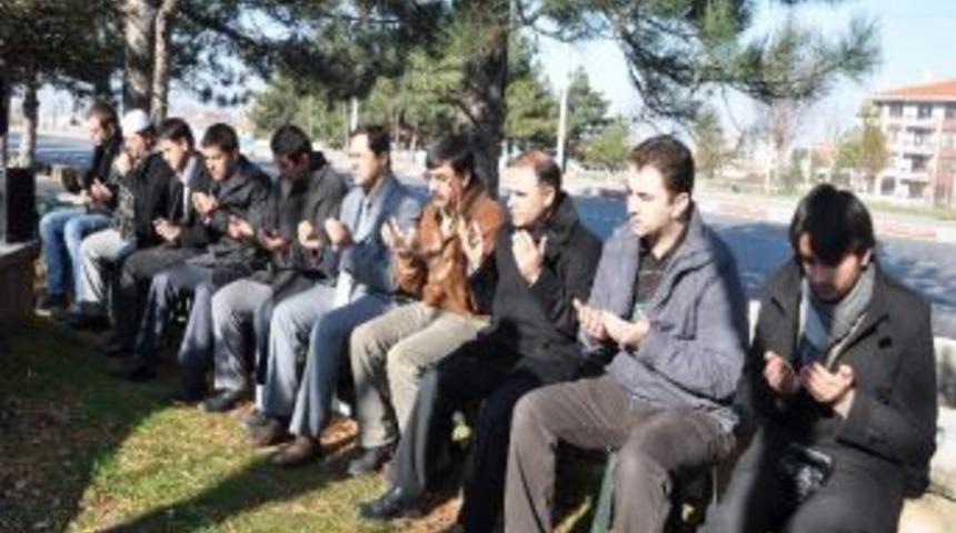 Gazeteci Recep Yaşayacak Kabri Başında Anıldı