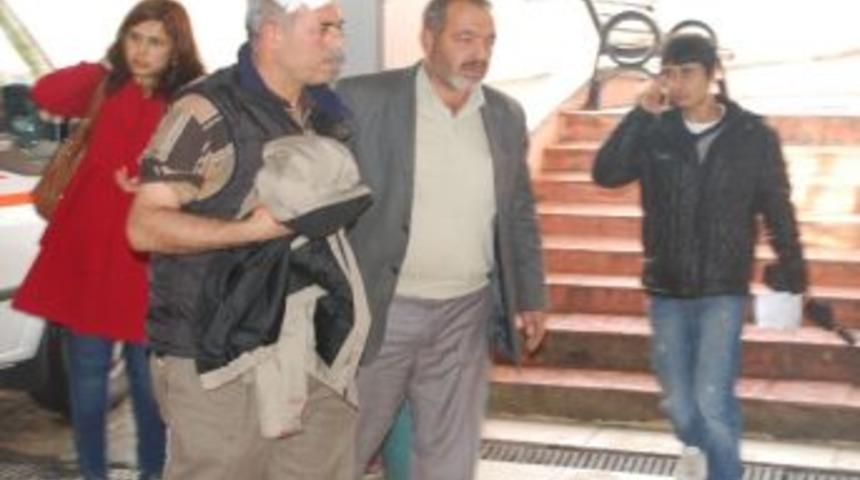 Otomobil İle Minib&uuml;s &Ccedil;arpıştı: 3 Yaralı