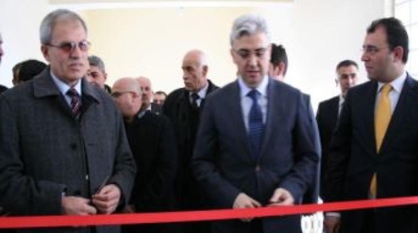 Kars Valisi Ey&uuml;p Tepe Selim&rsquo;de Sinema Salonu&rsquo;nun A&ccedil;ılışını Yaptı