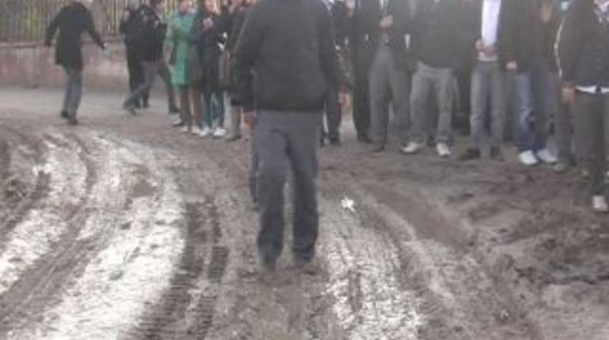 Yarının doktorları &ccedil;amura takıldı