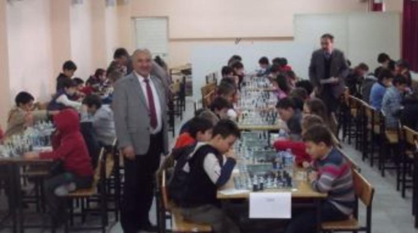 Burhaniye&rsquo;de Okullarda Satran&ccedil; Yaygınlaştırılacak