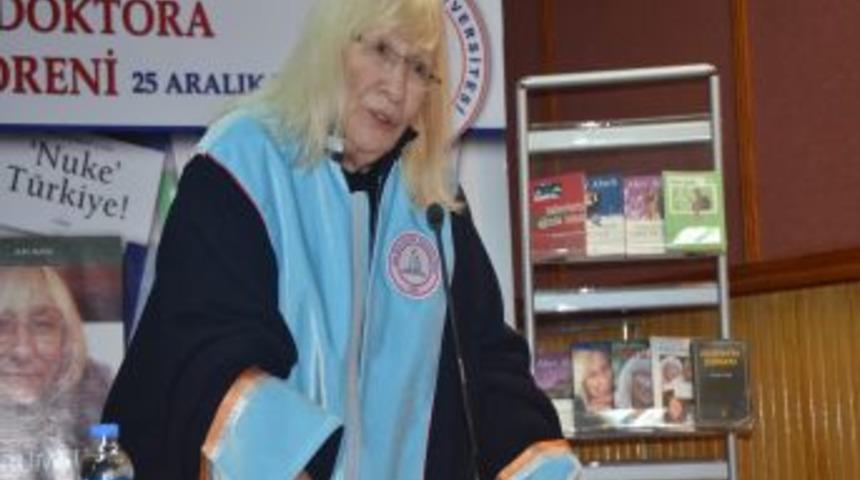 BE&Uuml;'den, Alev Alatlı'ya Fahri Doktora Unvanı