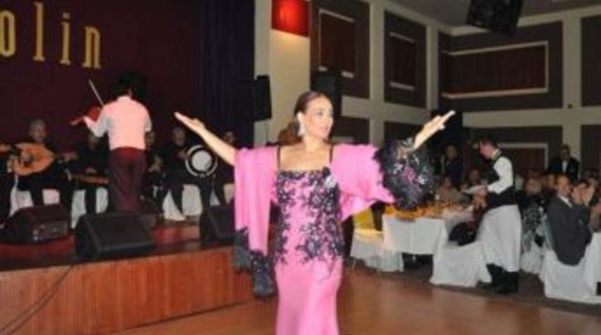 H&uuml;ner &Ccedil;oşkuner'den Huzurevi Sakinlerine Konser