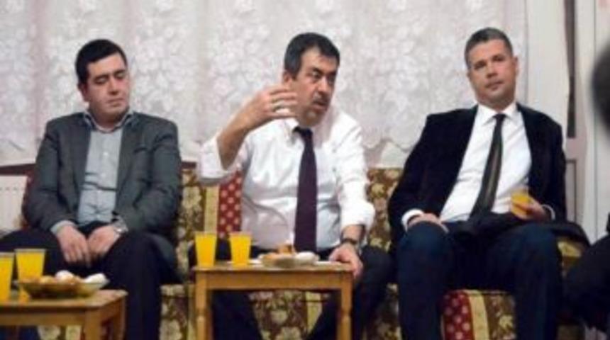 Ak Partili Milletvekili &Uuml;niversiteli &Ouml;ğrencilerin Evine Misafir Oldu