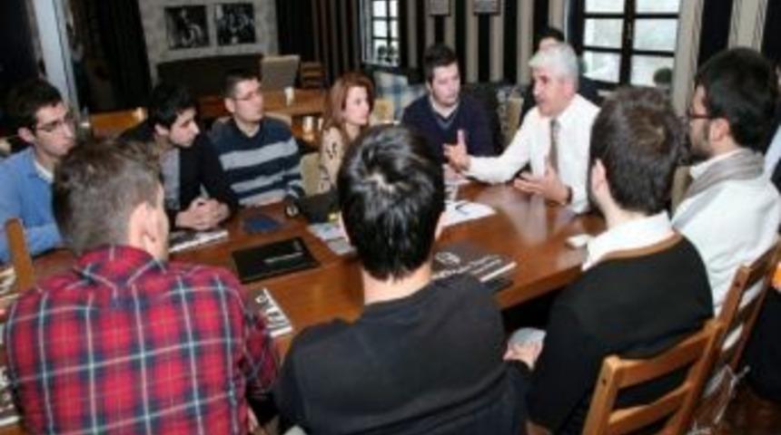 Başkan Sakallı &Uuml;niversiteli Gen&ccedil;lere 2013&rsquo;&uuml;n Fırsatlarını Anlattı