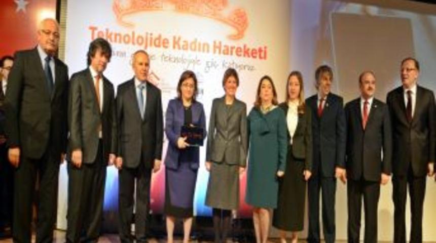 Bakan Fatma Şahin: Esnek &Ccedil;alışma Modelini Hayata Ge&ccedil;iriyoruz