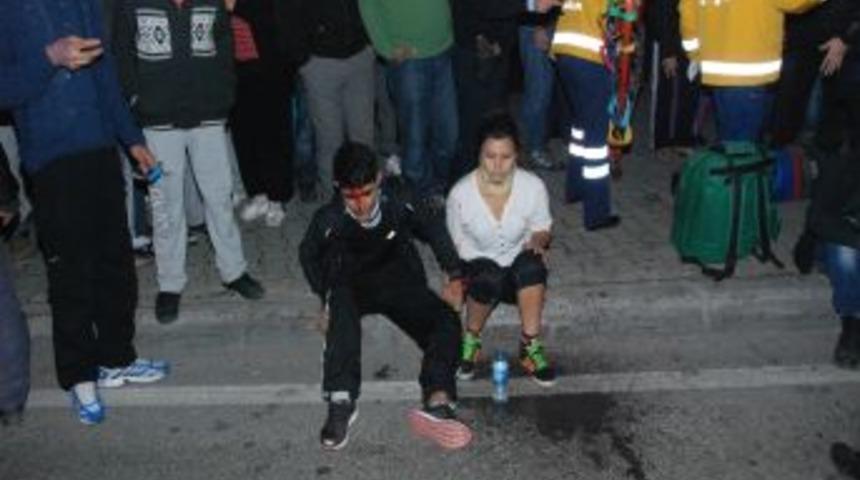 İzmir'de Kaza: 5 Yaralı