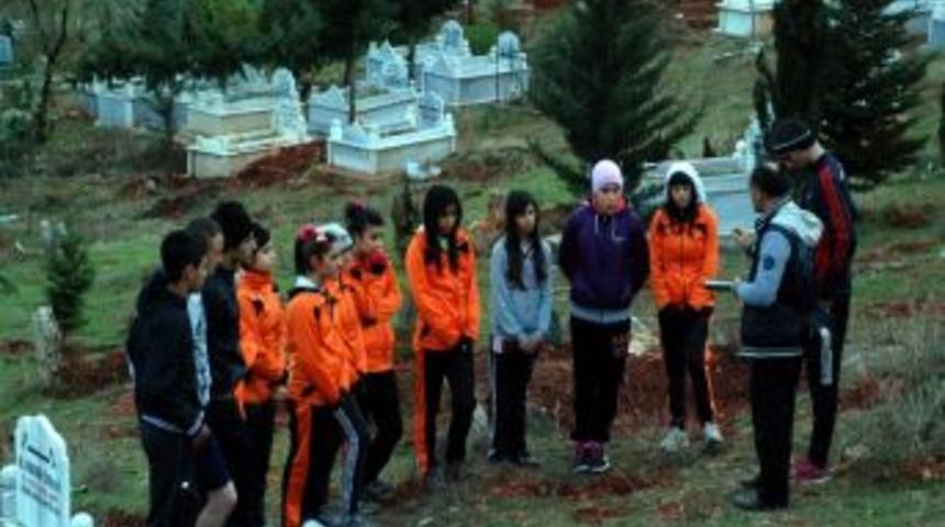 Sabah Uyanamayan Sporcularını Mezarlığa G&ouml;t&uuml;rd&uuml;