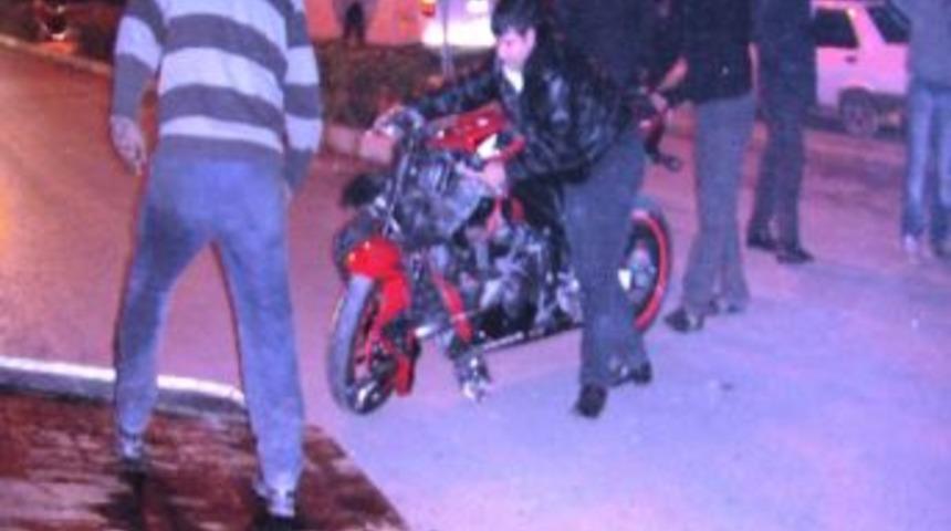 Alaşehir'de Trafik Kazası: 3 Yaralı