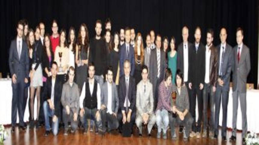 &Uuml;niversite &Ouml;ğrencileri İzmir&rsquo;de M&uuml;nazara I&ccedil;in Biraraya Geldi
