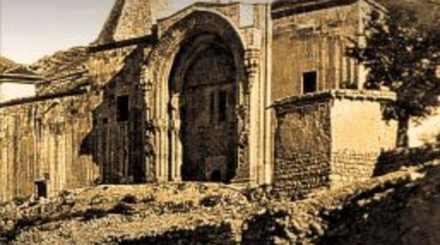 Cumhurbaşkanı G&uuml;l&rsquo;den Divriği Ulu Cami&rsquo;ye &Ouml;vg&uuml;