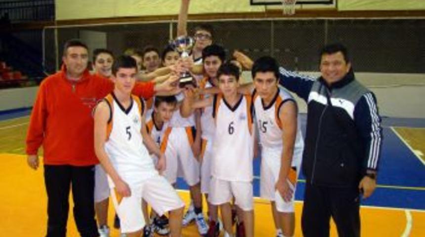 &Ouml;zel Konuralp Koleji, Basketbolda Şampiyonluğu Elden Bırakmıyor