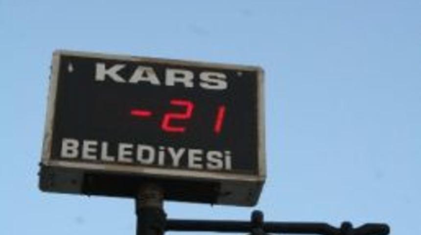 Kars&rsquo;ta Soğuklar Hayatı Durma Noktasına Getirdi