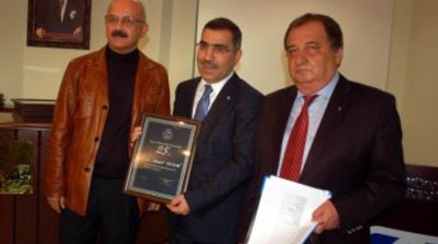 İmo&rsquo;dan &Uuml;yelerine 25. Yıl Plaketi