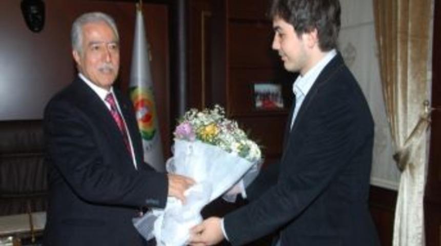&Ccedil;&uuml; &Ouml;ğrenci Konseyi&rsquo;nden Aldırmaz&rsquo;a Ziyaret