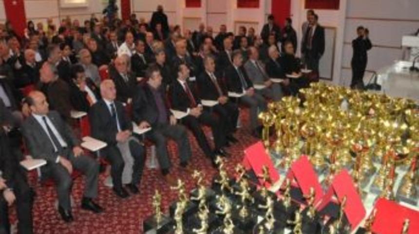 Amat&ouml;rde Kupalar Dağıtıldı
