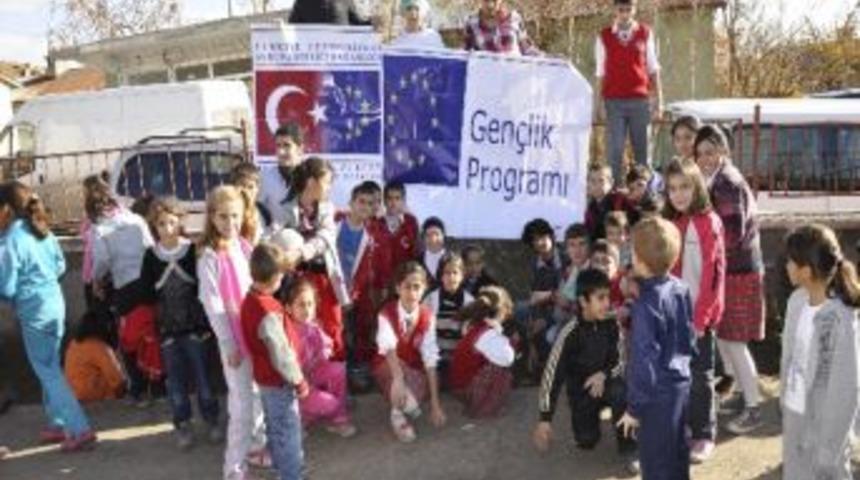 Gen&ccedil;lerden 'daha Yeşil Bir Şırnak İ&ccedil;in Fidan Dikimi' Projesi