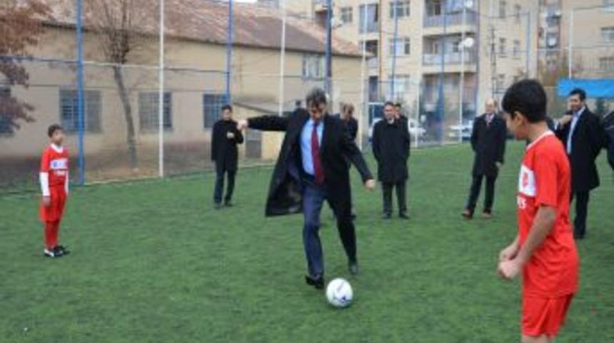 Siirt'te &Ouml;ğrencilerarası Futbol Turnuvası D&uuml;zenlendi