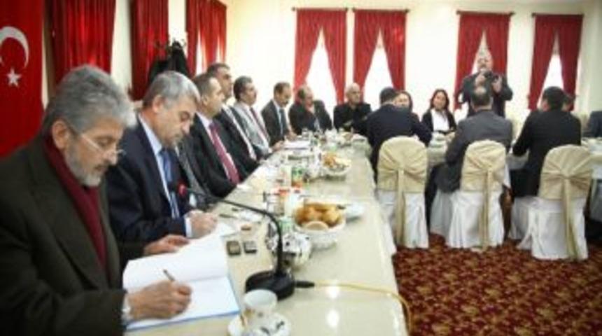 Başkan Tuna, Muhtarlar İle İstişare Toplantıları Devam Ediyor