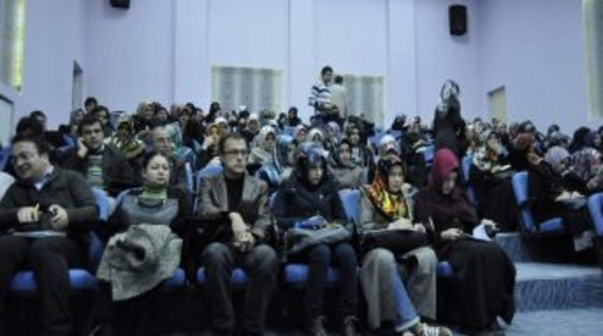İlahiyat Fak&uuml;ltesi&rsquo;nde &lsquo;estetik Ve İslam&rsquo; Konferansı Verildi