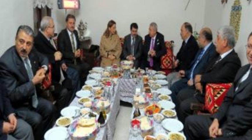 Tesk Heyetine Ve İl Protokol&uuml;ne Y&ouml;resel Yemek İkramı
