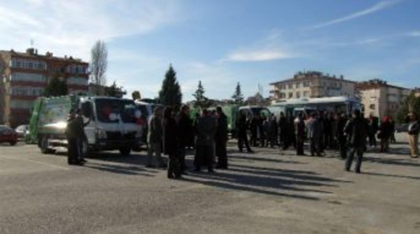 Yalova'da 8 Belediyeye Temizlik Aracı Hibe Edildi