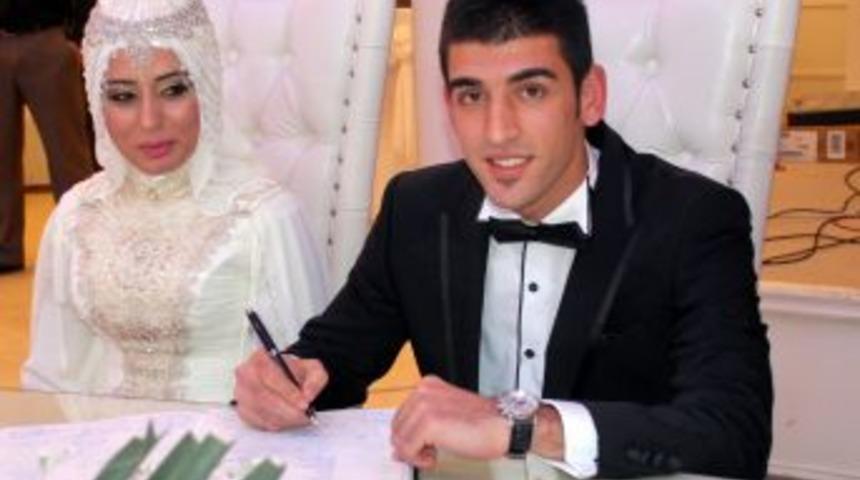 Bursaspor'un Gen&ccedil; Kalecisi Bekir, D&uuml;nya Evine Girdi