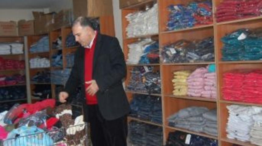 Bu Market Sadece Yoksullar İ&ccedil;in &Ccedil;alışıyor