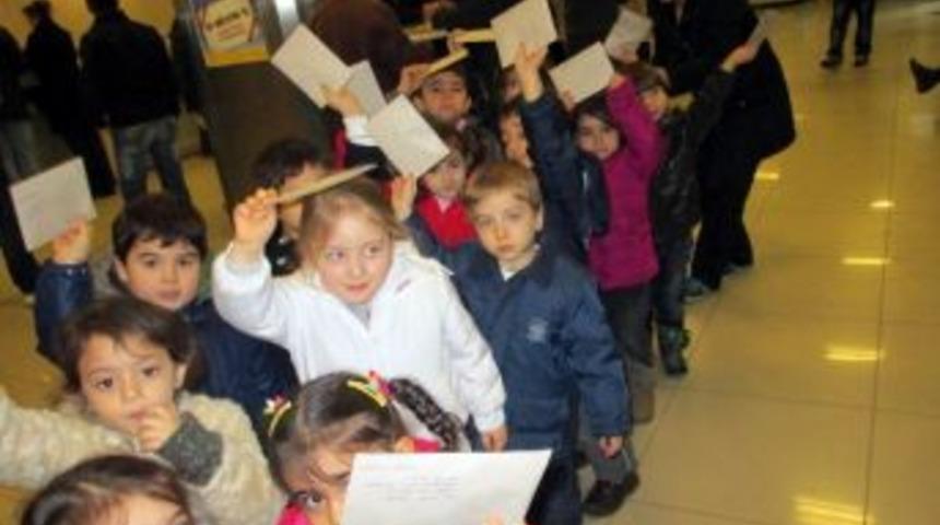 &Ouml;ğrenciler, Velilerine Yeni Yıl Kartı G&ouml;nderdi