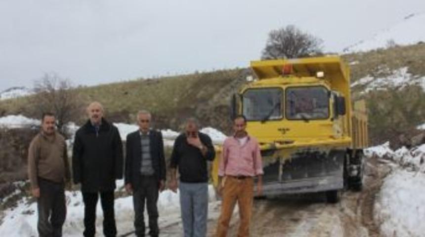 İl &Ouml;zel İdaresi Karla M&uuml;cadele Ekiplerince Kapalı K&ouml;y Yolları Bir Bir A&ccedil;ılıyor