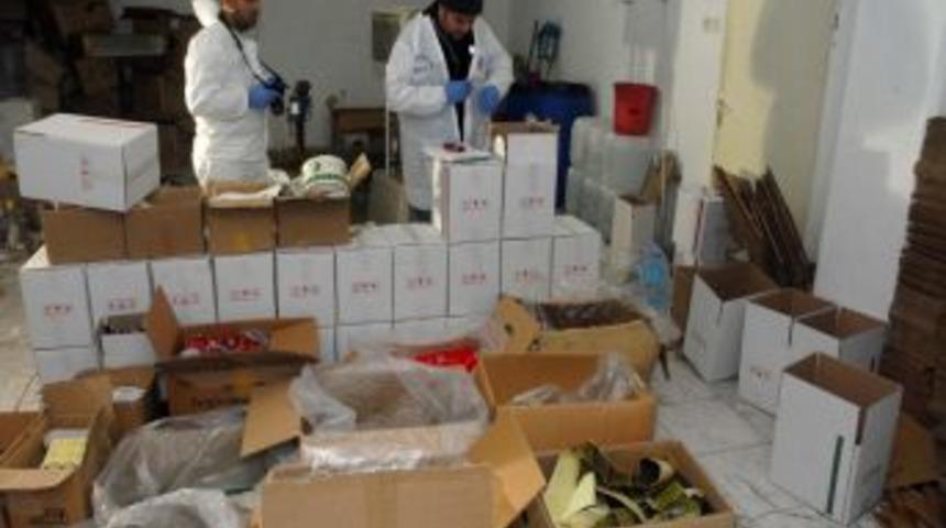 İzmir'de Ka&ccedil;ak I&ccedil;ki Imalathanesine Operasyon D&uuml;zenlendi
