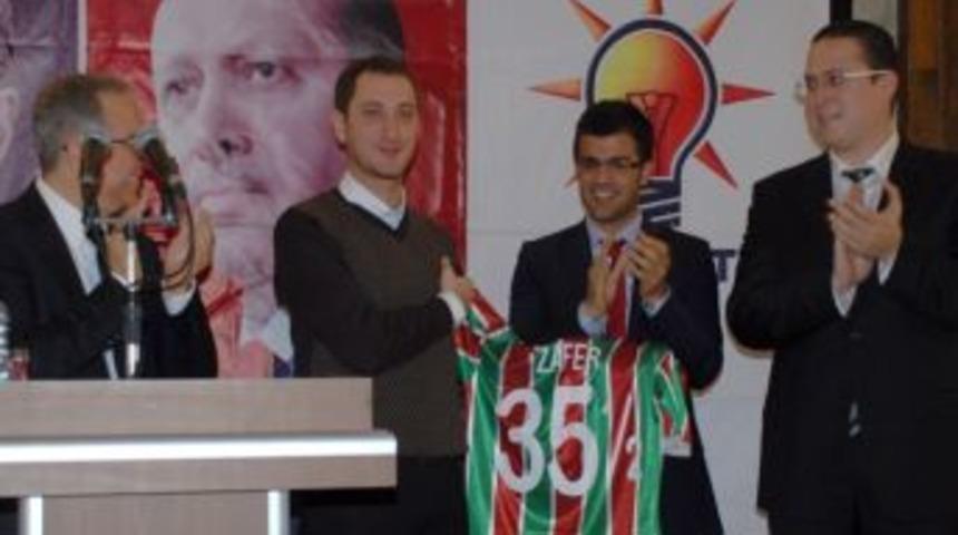 AK Gen&ccedil;ler &Ccedil;alıştayda Buluştu