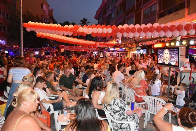 Marmaris'te İngiliz taraftarlar önce sevindi sonra üzüldü