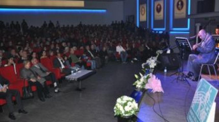 Neşet Ertaş Manisa'da T&uuml;rk&uuml;leriyle Anıldı