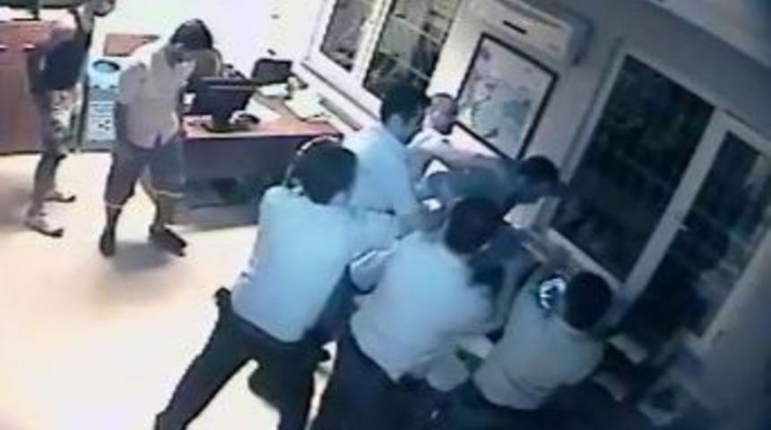 Karakolda Dayak G&uuml;venlik Kamerasında