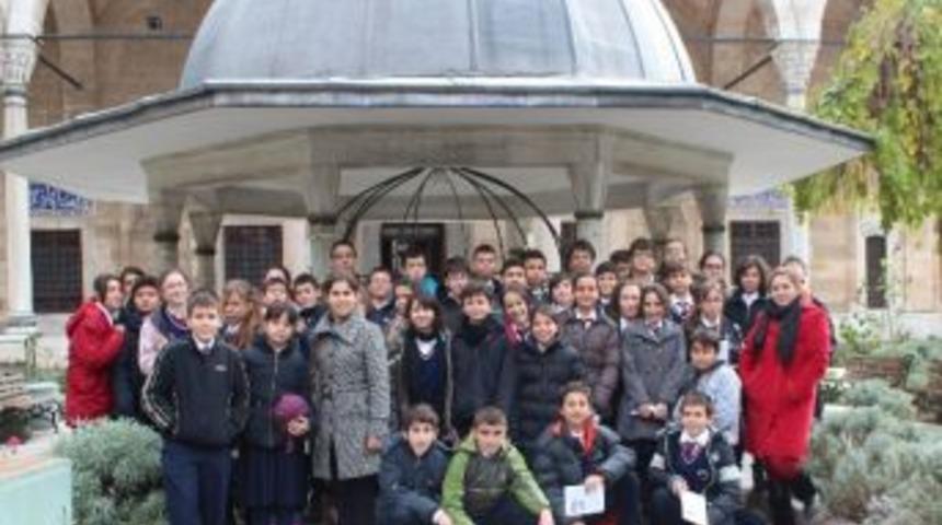 &Uuml;lkem Koleji Manisa'yı Gezdi