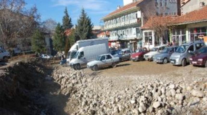 Cumhuriyet Meydanı'nın Altına Tek Katlı Otopark