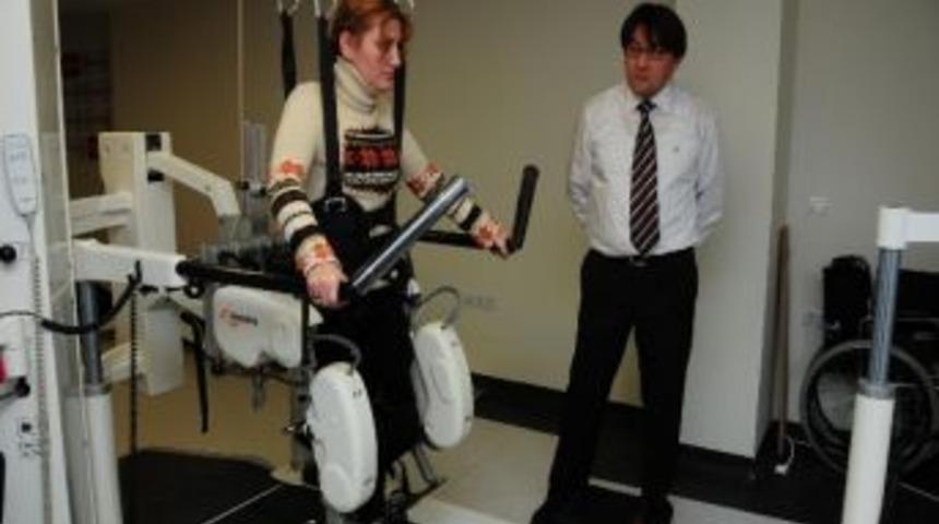 &lsquo;robotik Tedavi&rsquo; İle 14 Yıl Sonra Bacaklarını Oynattı